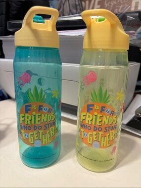 2 pack Friends Graphic Kids Water Bottle - Yellow Lid